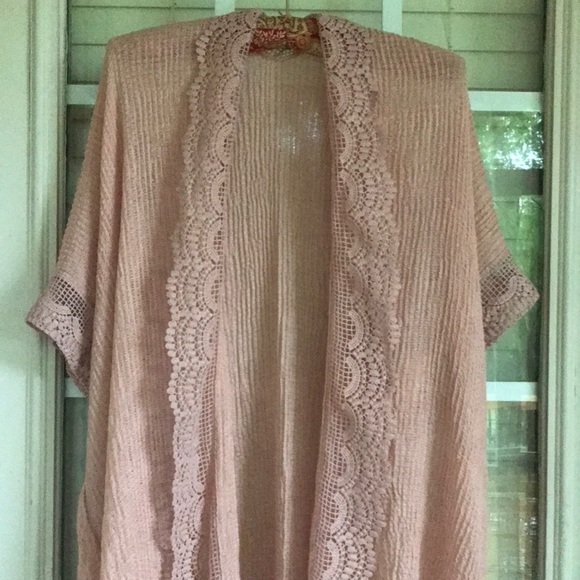 Scalloped lace kimonos - Picture 5 of 6